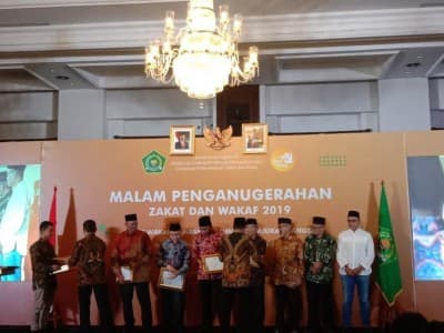 Menag Beri Penghargaan Tujuh Tokoh Penggerak Zakat dan Wakaf