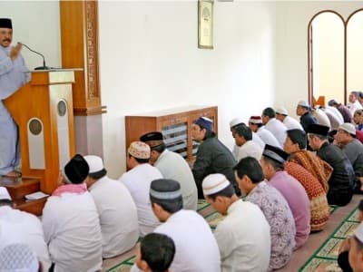 Hukum Khutbah Jumat tanpa Shalawat Nabi