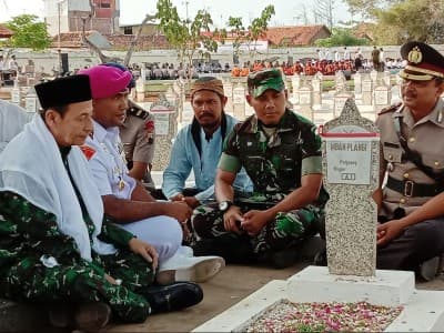 Pimpin Apel, Habib Luthfi Ziarah di TMP Pekalongan