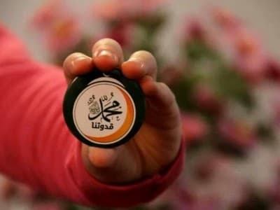 Nabi Muhammad Tidak Membid’ahkan Orang yang Memujinya