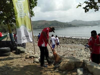 Peduli Lingkungan, Badan Kemaritiman NU Tulungagung Bersihkan Pantai