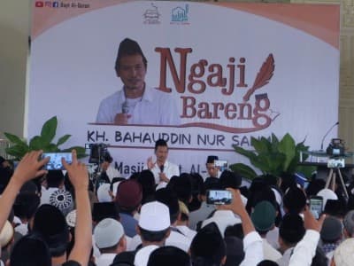 Gus Baha: Jangan Mudah Menuduh, Nabi Saja Tak Ingin Umatnya Masuk Neraka