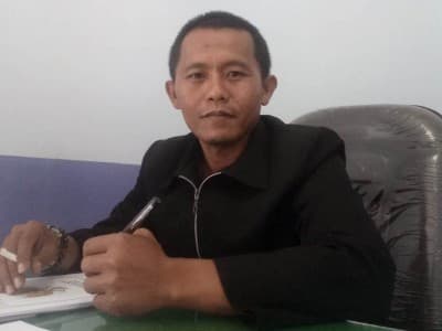 Kisah Guru yang Tanpa Tanda Jasa