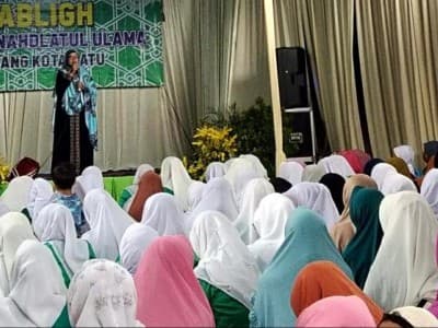 Tabligh Akbar, Cara Fatayat NU Batu Kurangi Dampak Sosial Media 