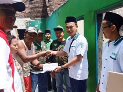 Rumah Kader Ansor Habis Dilalap Api, LAZISNU Sidoarjo Kirim Bantuan