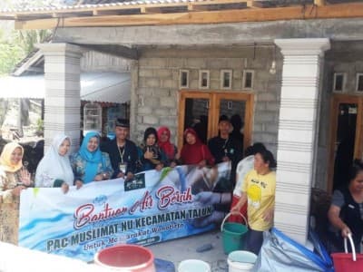 Debit Air Belum Normal, LPBINU Kabupaten Blitar Kirim Air Bersih