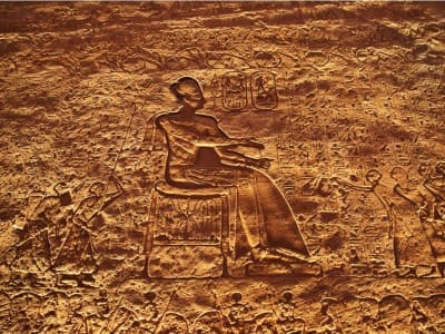 Saat Malaikat Jibril Menjejali Mulut Fir’aun dengan Tanah