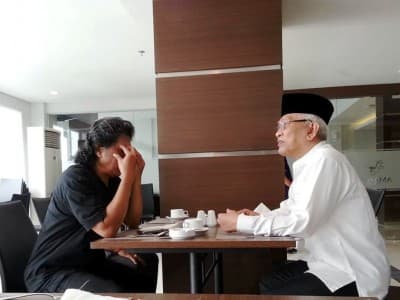Menebak Gus Mus dengan Cak Nun