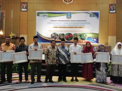 Disbun Jatim Beri Penghargaan Pesantrenpreneur Berbasis Perkebunan