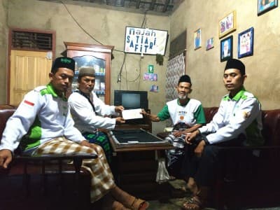 LAZISNU Pringsewu Bantu Pengobatan Sakit Kanker Mbah Sarimpi