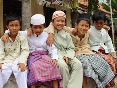 Sekilas Kajian Islam tentang Merumpi di Masjid