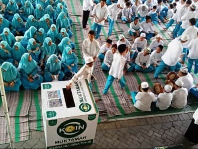 Koin Muktamar NU Disambut Meriah di SMP Khadijah Surabaya