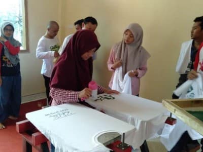 25 Mahasiswa Tarekat Belajar Sablon Kaos