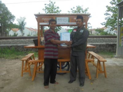 LAZISNU Sragen Beri Gerobak Angkringan untuk Mulyono