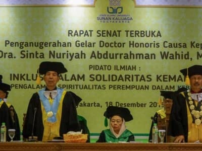 Sahur Keliling Antarkan Nyai Sinta Nuriyah Dapatkan Gelar Doktor Kehormatan