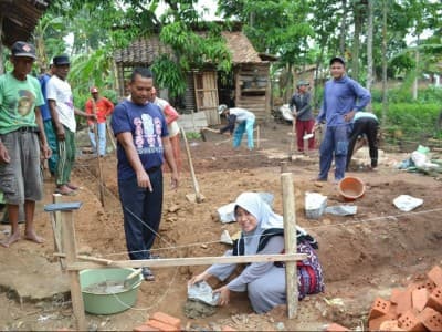2,5 Persen Gaji Dosen IAI An-Nur untuk Bangun Rumah Warga Kurang Mampu