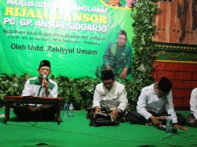 Rijalul Ansor Sidoarjo Ajak Kader Ngaji Kitab di Makam Wali