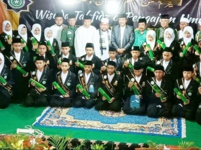 Pesantren Al-Furqon Gresik di Tengah Kawasan Padat Penduduk 