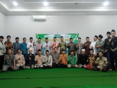 Usai Ikuti Pelatihan Falakiyah, Warga Jombang Pantau Gerhana Matahari