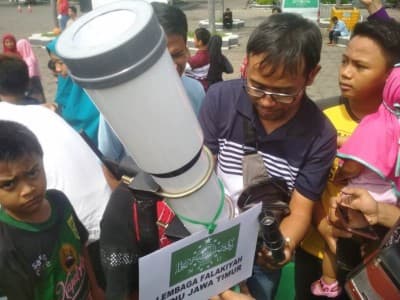 Meriahnya Nobar Gerhana Matahari di Masjid Al-Akbar Surabaya