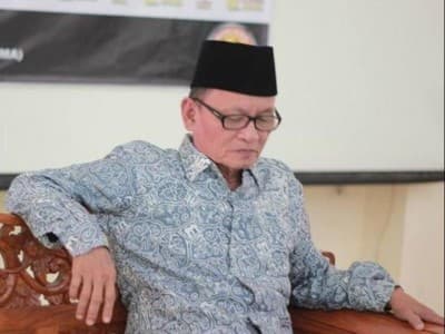 Kiai Zawawi Imron dan Nasi Bungkusnya
