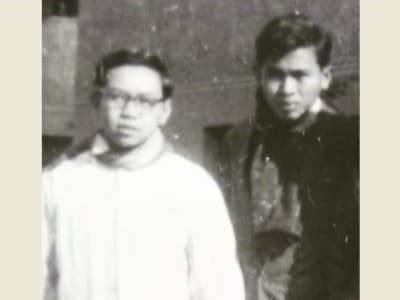 Kisah Perjumpaan Pertama Gus Mus dengan Gus Dur