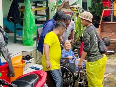 Curah Hujan Tinggi, Gerakan NU Peduli Banjir Evakuasi Warga Jakarta
