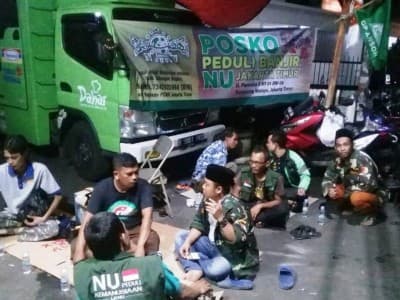 Banser Jakarta Timur Terus Dampingi Korban Banjir