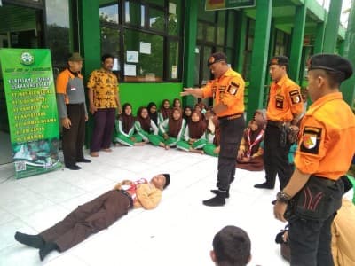 Pelajar SMKNU di Jombang Belajar Keterampilan Hadapi Bencana
