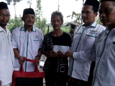 LAZISNU di Ngawi Bantu Warga yang Rumahnya Terbakar