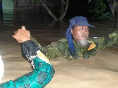 Mbah Sono, Bagana Grobogan Bantu Warga Terdampak Banjir