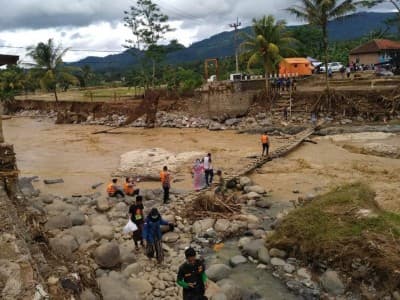 Kebutuhan Mendesak untuk Mereka yang Terdampak Banjir di Lebak Saat Ini