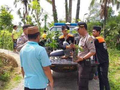 Peduli Lingkungan, IPNU di Sumenep Gandeng Polisi Tanam Pohon