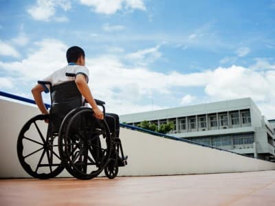 Hukum Kesucian Ban Kursi Roda dan Tongkat Kaum Difabel