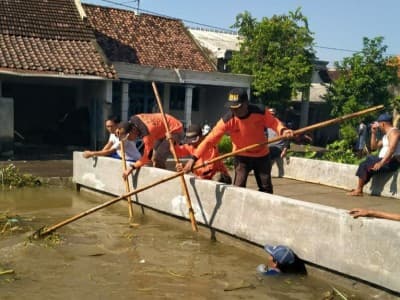 Siaga Bagana di Jombang Bersihkan Sungai untuk Cegah Banjir