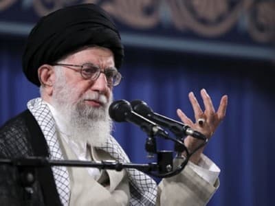 Pertama Sejak 2012, Ayatollah Ali Khamenei Imami Shalat Jumat di Teheran