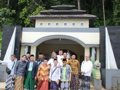 Syekh Panjalu dan 'Penemuan' Gus Dur