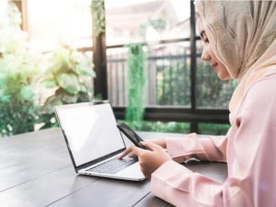 Pemakaian Jilbab bagi Muslimah menurut Ibnu Asyur