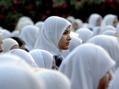 Pemakaian Kerudung bagi Muslimah menurut Ibnu Asyur
