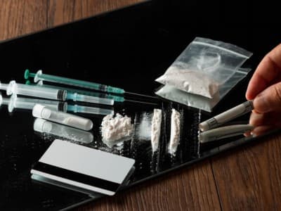 Narkoba dalam Islam: Apakah NAPZA Termasuk Khamar?