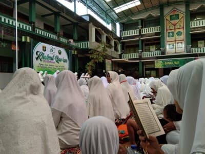 Peringati Harlah Dasa Windu, Madrasah Banat NU Kudus Gelar 80 Khataman Qur’an