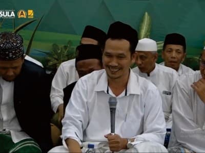 Gus Baha: Sedekah Itu Pengabadian Harta 