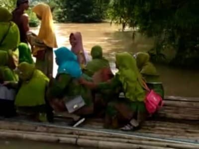 Naik Getek, Perjuangan Ibu-ibu Ikuti Pengajian Muslimat NU di Lampung Timur
