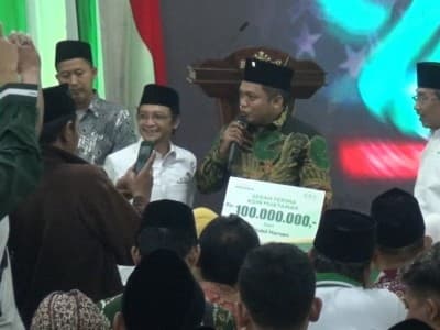 Anggota Pagar Nusa Beri Donasi 100 Juta untuk Koin Muktamar