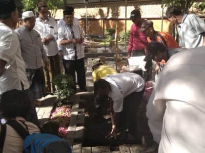 Gus Sholah Minta Dimakamkan di Sebelah Gus Dur