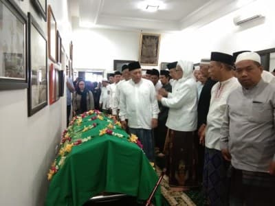 Gus Kikin Dipersiapkan Gus Sholah Jadi Penggantinya sejak 2016