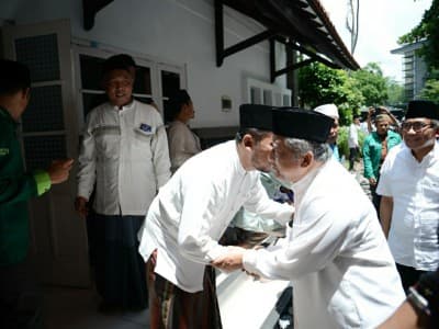 Gus Sholah, Sosok yang Peduli Kaum Muda
