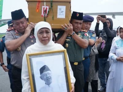 Gubernur Jatim Harap Tiga Keinginan Gus Sholah Terwujud