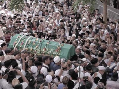 Ribuan Peziarah Lepas Gus Sholah hingga Pemakaman Tebuireng