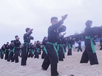 Pupuk Paseduluran, Pagar Nusa Kartasura Gelar Latihan di Pantai Gunung Kidul